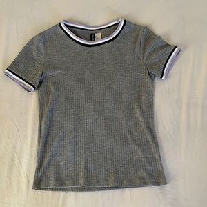 Barely worn H&M women’s top for cheap.